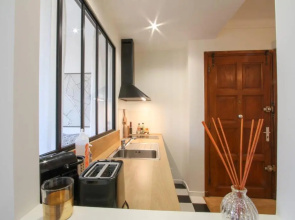 Pretty 2 rooms in the city center