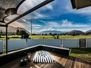 Wanaka Lakefront Gem