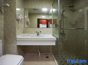 Yifeng Business Motel