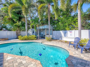 Sunny Escape-heated Pool