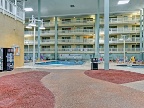 Hilton Head Resort Condo w/ Pools, Beach Access!