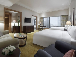The Ritz-Carlton Jakarta, Mega Kuningan