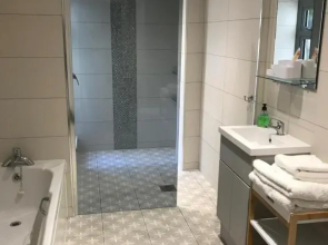 Luxury Refurbished 2 Bedroom Regency Apartment