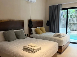 Great 3 Bedroom Apartment and Private Pool!