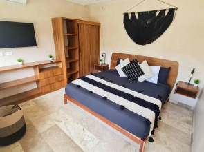 1 BR apartment /200 Mbps/ private jacuzzi+balcony/rooftop pool at Sunset Residences