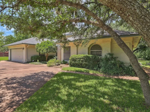 Round Rock Lakefront Home w/ Water Toys & Fire Pit
