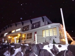 Mountain Lodge at 1,400m Hütte Jil Shirakabako