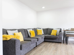 Lovely 2 Bedroom Apartment Near City Centre