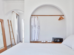 Mykonos Waves Beach House & Suites