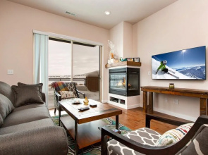 Newpark Townhouse by RedAwning
