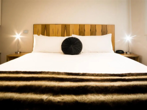 Salamanca Wharf Hotel