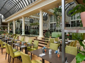 Отель The Dilly