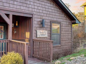 Bear Cove by Avantstay Hot Tub + Pool Table!