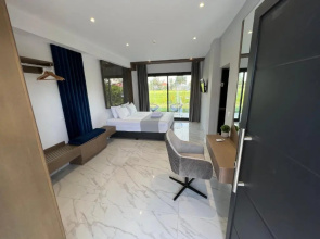 V luxury Suites