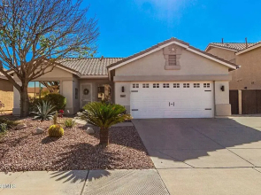 Luxury Oasis: Pool, Hot Tub & Firepit 4 Bedroom Home by RedAwning