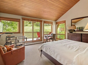 Stylist Corner Unit With Prime Ski Access And View by The Woodrun V Townhouses by RedAwning