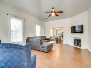 Charming 100-year-old Home < 1 Mi to Downtown