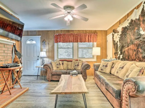 Rustic Cloudcroft Home ~ 2 Mi to Ski Slopes!