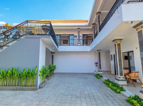 Crystal Flow Guest House & Apartment Canggu