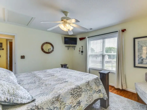 Tranquil Outer Banks Home: Dock & Community Pool!