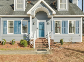 Lovely Fayetteville Home: Deck & Fireplace!