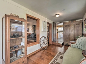 Historic Mariposa Stagecoach Stop w/ Gas Fire Pit!