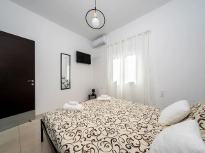Mela s Home Agioi Deka