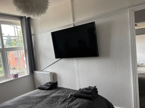 Modern 2-bed Victorian Apartment - Sleeps 6 & Pets