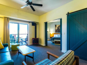 Rush Creek Lodge and Spa at Yosemite