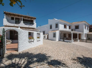 Quinta Grande de Boliqueime by Portucasa