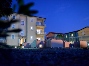 Sunset Deluxe Apartments