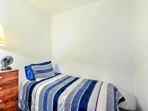 Relaxing Surfside Bunkhouse - Walk to the Beach!