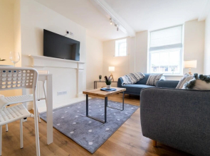 Stylish Spacious 1 bed Apartment - Downtown