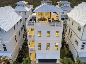 Beach Sea-ker's Retreat by Avantstay Rooftop Deck w/ Views, Pool, Luxury 5bdr