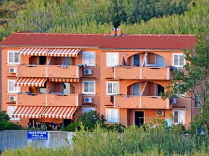Apartments Jela