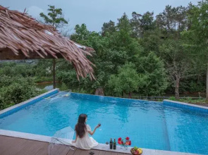 Mountain trips to the AutumnVilla (Anji Zhejiang North Grand Canyon Branch)