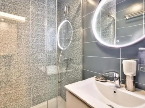 Chic and spacious apart with parking