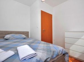 Amazing Home in Zrnovnica With Wifi and 2 Bedrooms