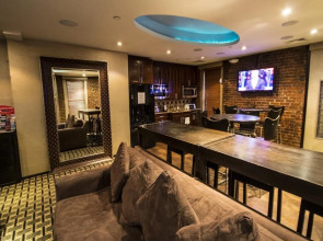 Broadway Hotel and Hostel