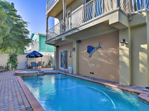 Bradenton Townhome - Walk to Locals-only Beach!
