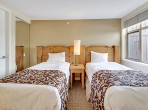 Tyndall Stone Lodge by Whiski Jack