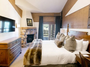 Luxury One Bedroom with Mountain View 1 Apartment Hotel by RedAwning