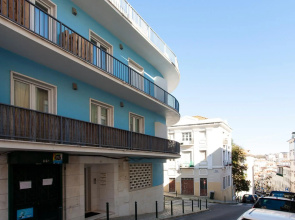 ALTIDO Joyful 2BR Apt with terrace nearby São Bento Palace
