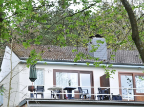 Cozy, Carefully Furnished Bungalow near Maas