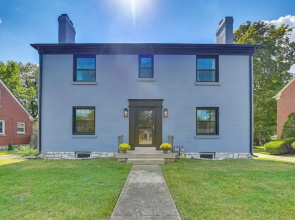 3 Mi to Dtwn: Updated Home w/ Hot Tub in Lexington