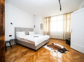 Design 150m2 Three-bedroom Apartment - Main Street