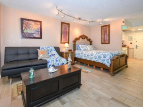 Daytona Beach studio condo with beautiful Ocean view