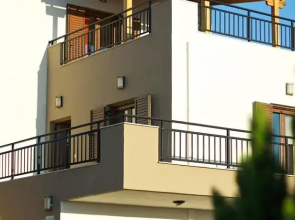 Nikos Villas