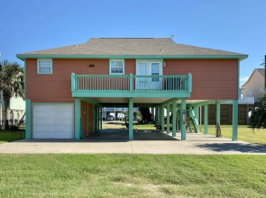 Smile N Wave 3 Bedroom Home by Redawning