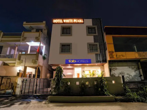 Fabhotel White Pearl
